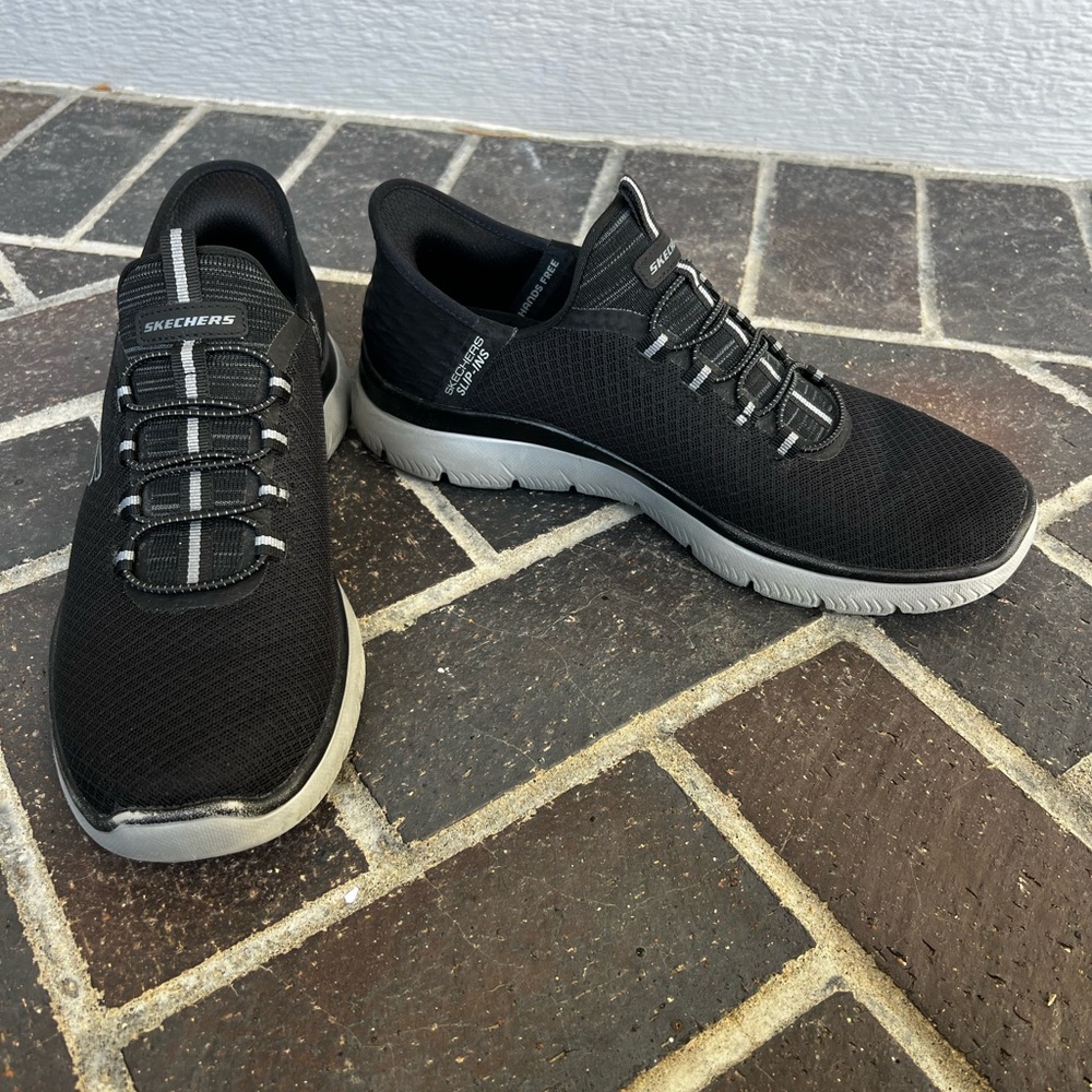 EUC Men’s Size 9.5 Skechers Hands Free Slip-ins: Summits High Range Sneakers